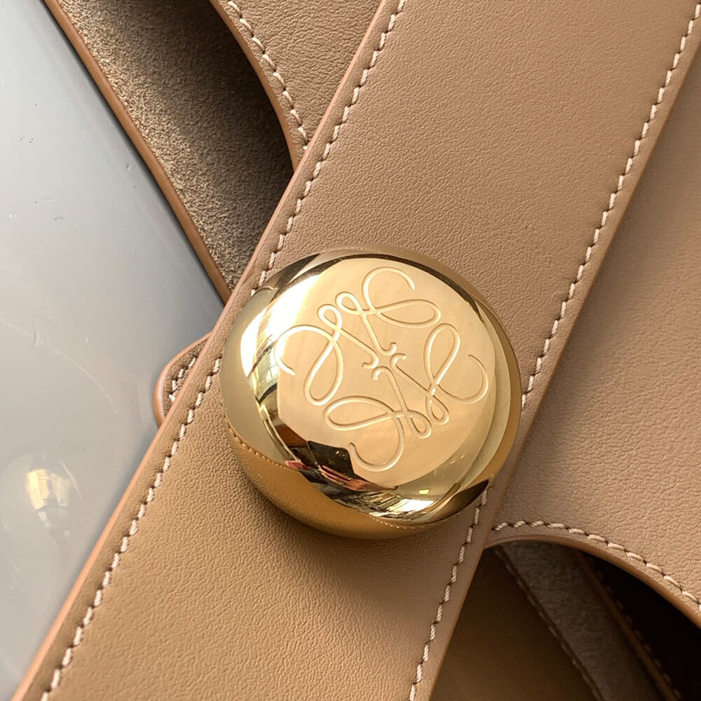 LOEWE Medium Pebble bucket in smooth calfskin(high-end grade)