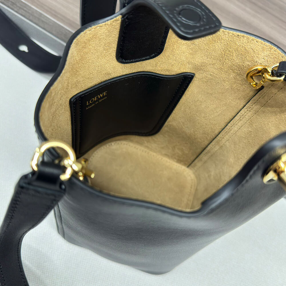 LOEWE Mini Pebble bucket in smooth calfskin(high-end grade)