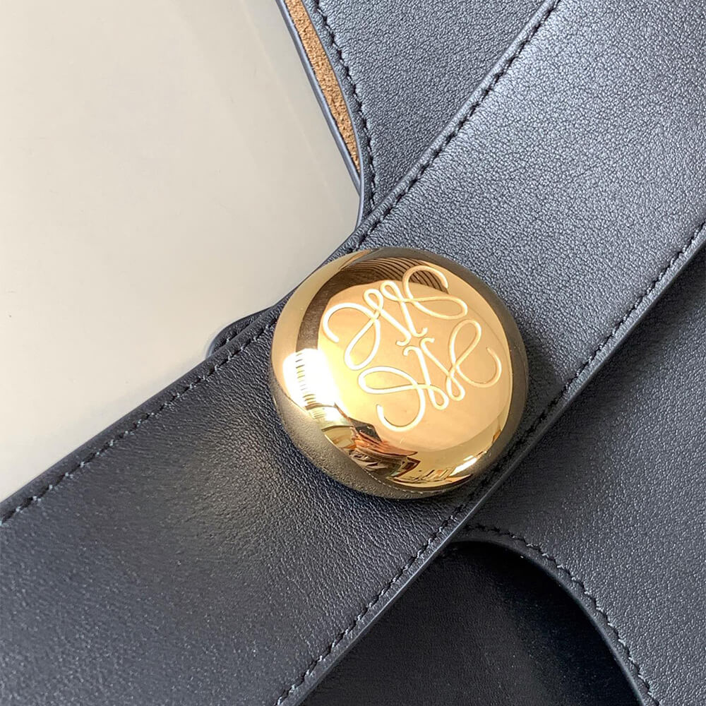 LOEWE Medium Pebble bucket in smooth calfskin(high-end grade)