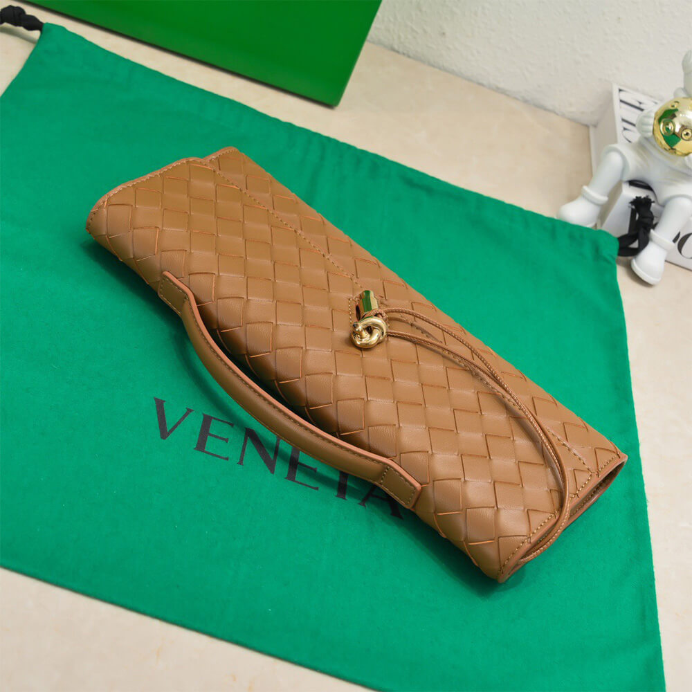 Bottega Veneta Andiamo Clutch(HIGH-END GRADE)