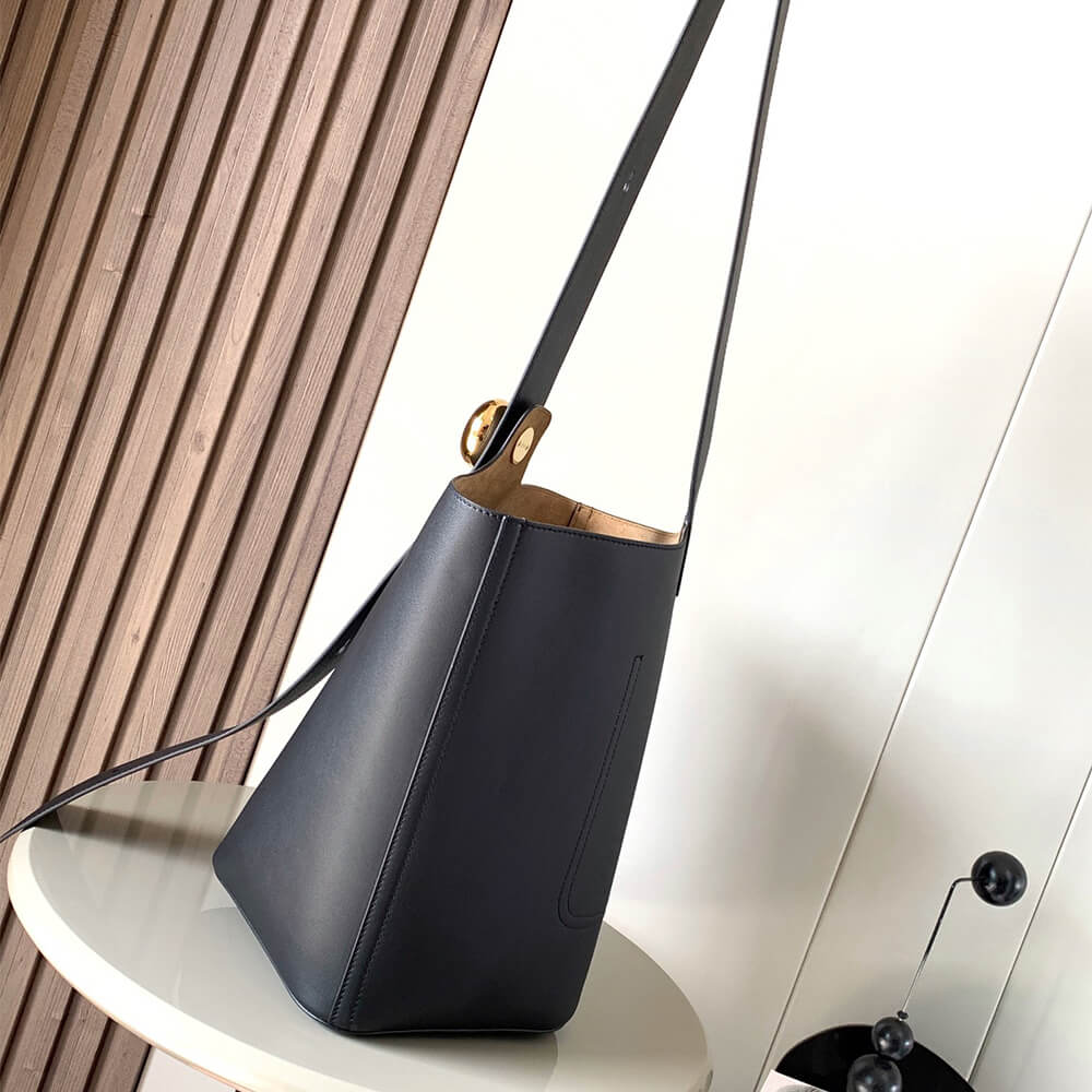 LOEWE Medium Pebble bucket in smooth calfskin(high-end grade)